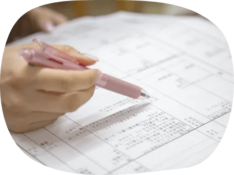 栄養士がメニューを考案する様子